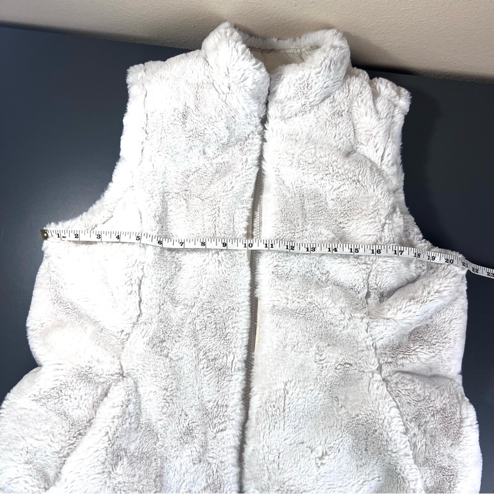 Nicole Miller Reversible Faux Fur Sherpa Puffer Vest White Size M Zip Pockets - Picture 15 of 16